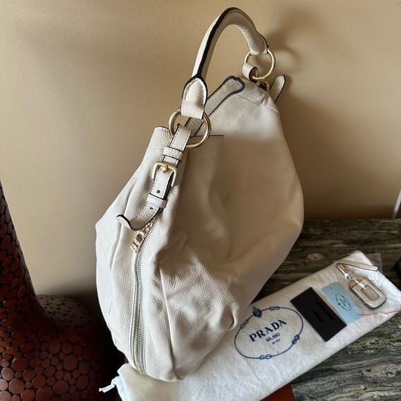 New highest quality and design leather Handbag.W19.5”,H16.5”.Bought inHongKong. - Picture 9 of 12